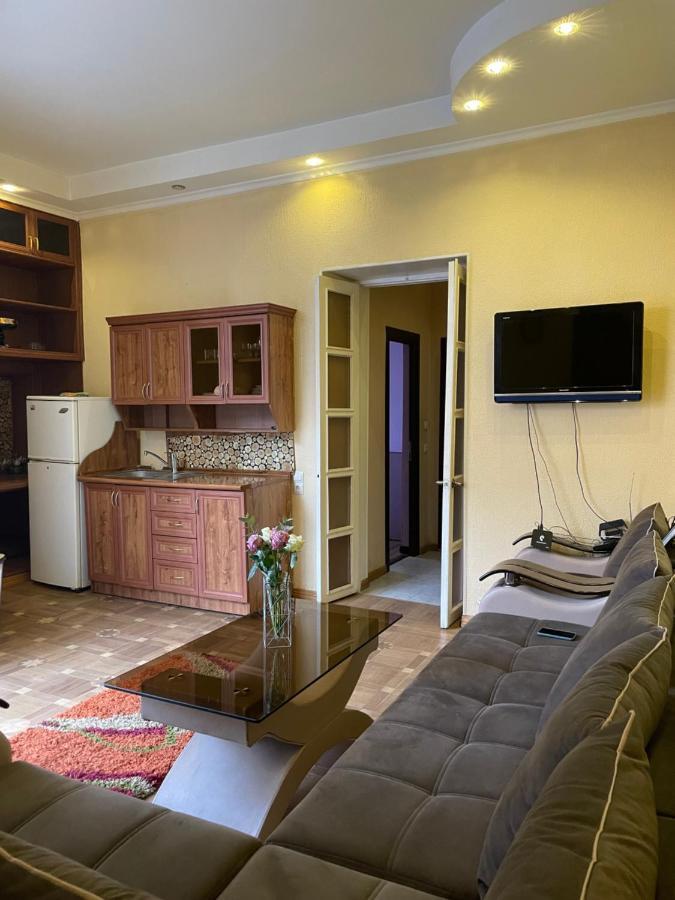 Cozy Apartment On Republic Square Ереван Экстерьер фото