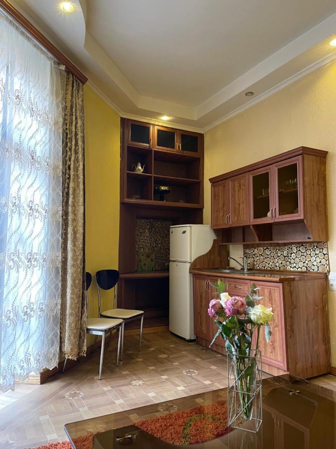 Cozy Apartment On Republic Square Ереван Экстерьер фото